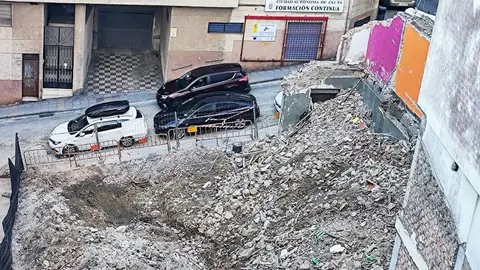 Demolici&oacute;n de los aleda&ntilde;os del n&uacute;mero 7 de la calle Fern&aacute;ndez