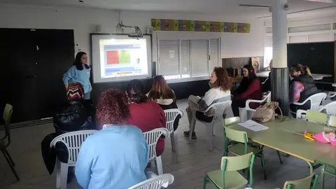 Charla del programa de Escuela de Familias de la Fampa Cuatro Culturas (Cedida)