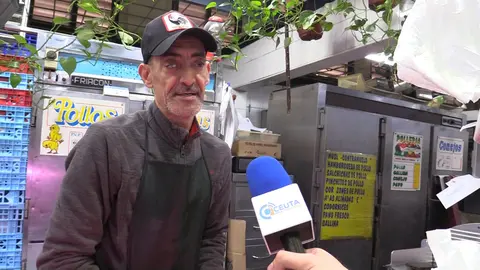 Due&ntilde;o de uno de los puestos de Mercado Central / &Aacute;lvaro Malpartida - &Oacute;scar Rom&aacute;n