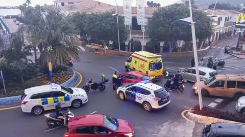 Nuevo accidente de tr&aacute;fico en la rotonda del Poblado Marinero