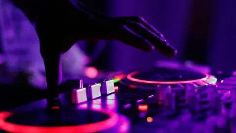 dj