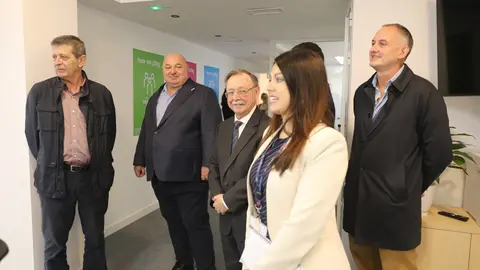 Juan Vivas visita las instalaciones de la empresa de juego online "888" / Cedida
