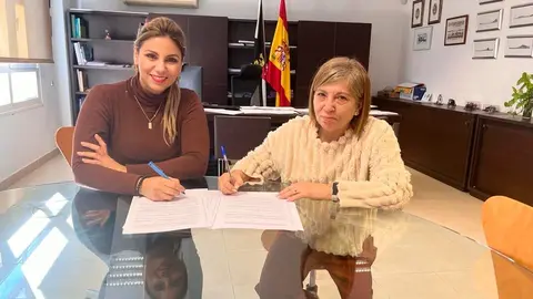 Momento de la firma del convenio (CEDIDA)