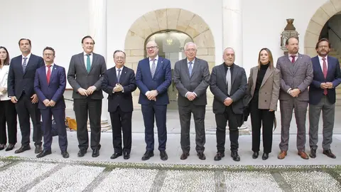 Foto de familia de los participantes en la reuni&oacute;n de Granada (CEDIDA)