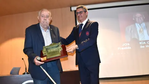 Nombramiento de Jos&eacute; Mar&iacute;a Oliveira como Presidente de Honor de la RFFCE