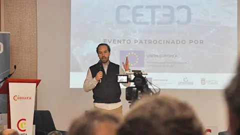  Jos&eacute; Antonio P&eacute;rez fundador de Cover Manager durante su exposici&oacute;n en CETEC. 