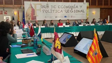 Foro de econom&iacute;a y pol&iacute;tica regional