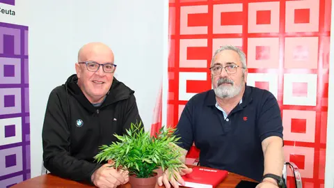 El presidente del comit&eacute; de empresa, Mustafa Mohamed, (izqda.) junto al secretario general de CCOO, Emilio Postigo, durante la reuni&oacute;n que ambos han mantenido este lunes (CEDIDA)