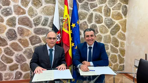 Gait&aacute;n y Rontom&eacute;, durante el acto de la firma del convenio (CEDIDA)