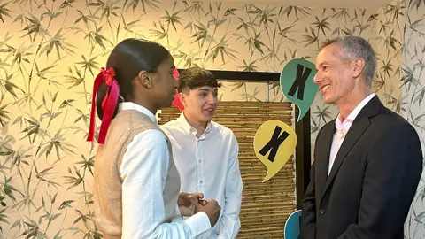 Miguel Se&ntilde;or se re&uacute;ne con estudiantes de Formaci&oacute;n Profesional Dual