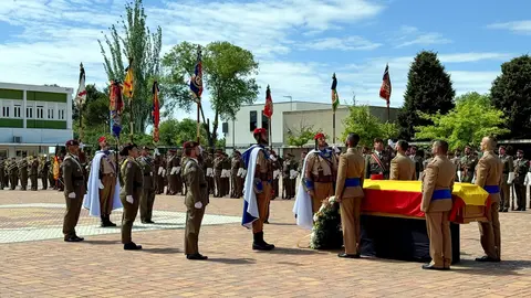 Tributo al cabo de Regulares de Ceuta tras su fallecimiento en Polonia
