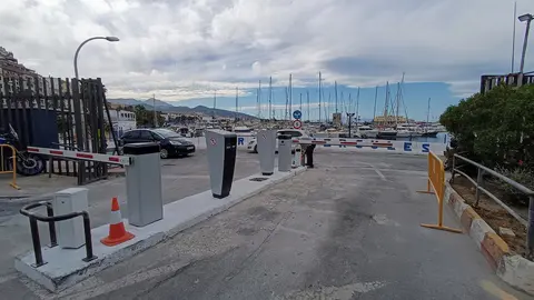 salida parking puerto deportivo rotonda poblado marinero