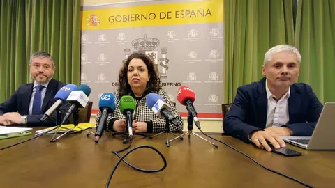 Juan Manuel Doncel, Cristina P&eacute;rez y Francisco Sierra han detallado los pormenores de las actuaciones implementadas tras el vertido de fuel (S.I.)