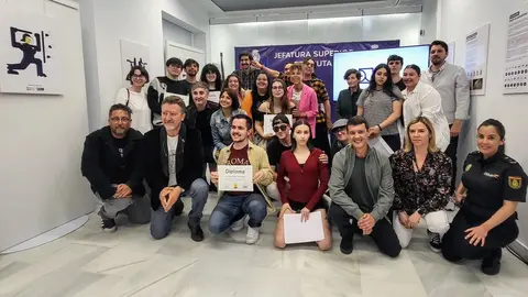 Cruz Novillo inspira a j&oacute;venes talentos en la Escuela de Arte de Ceuta