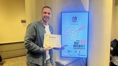 El profesor Pablo Duo, tres recibir su premio en el Senado (Pablo Duo)