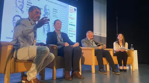 Por la izquierda, Pablo Mat&eacute;s, Jaime Gil Robles, Antoni Llorens y Tania L&oacute;pez, en el Forbes Summit Reinventing Ceuta. 