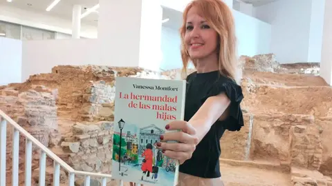 Vanessa Monfort, esta tarde en la biblioteca &laquo;Adolfo Su&aacute;rez&raquo; (C.A.)