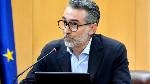  Sebasti&aacute;n Guerrero, portavoz del PSOE, durante su intervenci&oacute;n este mi&eacute;rcoles en el Pleno / Alejandro Castillo 