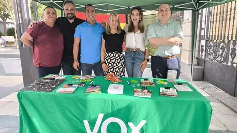 Mesa de propaganda electoral de Vox en la Plaza de los Reyes (CEDIDA)