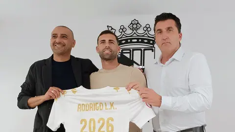Rodri R&iacute;os y el AD Ceuta FC sellan un acuerdo que extiende la permanencia del goleador en el equipo caballa