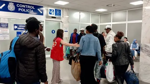 Traslado de usuarios del CETI a la Pen&iacute;nsula / L.P&eacute;rez