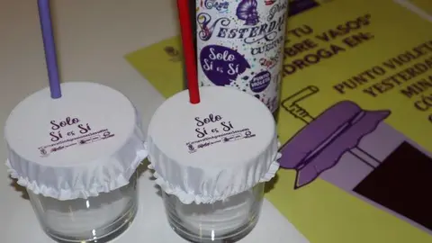 Cubrevasos utilizados en una campa&ntilde;a contra las agresiones sexuales