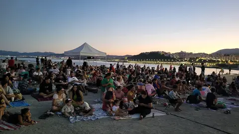cine al aire libre en la playa de la Ribera