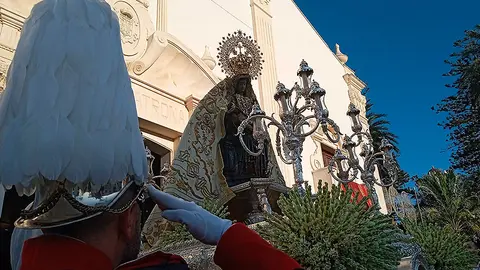  Ofrenda floral a la Virgen de &Aacute;frica / C&eacute;sar Mart&iacute;n 