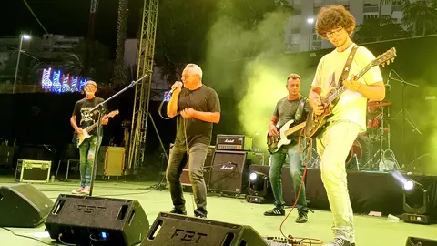 33 R.P.M. tras solventar un problema con una pedalera, hicieron disfrutar a su fiel p&uacute;blico (S. I&ntilde;esta)