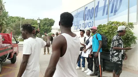 Del CETI de Ceuta a la pen&iacute;nsula: 49 migrantes inician un nuevo cap&iacute;tulo