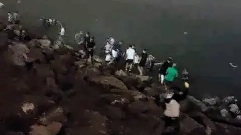 Playa de Castillejos desde donde los menores marroqu&iacute;es se lanzaron al mar