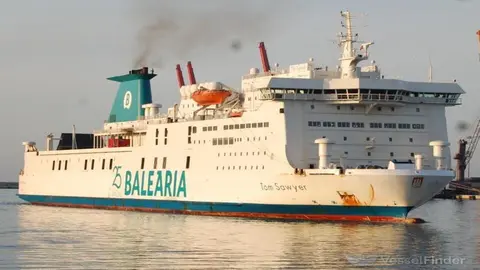  El buque 'Tom Sawyer' que sac&oacute; del apuro el pasado noviembre al servicio. /archivo 