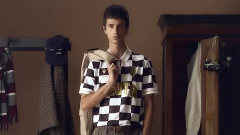 La nueva colecci&oacute;n de Pompeii incluye una camiseta retro del AD Ceuta FC (Pompeii)