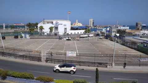 Marina H&eacute;rcules adapta una zona de aparcamiento para autocaravanas