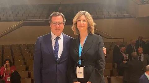 El presidente de CEOE, Antonio Garamendi, junto a su hom&oacute;loga en la CECE, Arantxa Campos (CEDIDA)