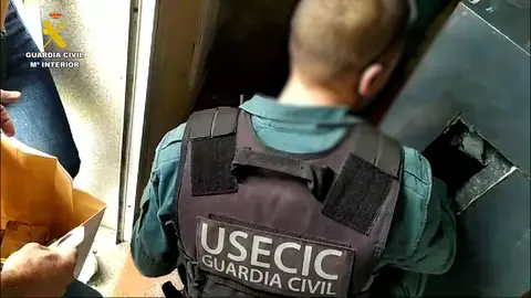 Un  momento de la operaci&oacute;n policial (GUARDIA CIVIL)