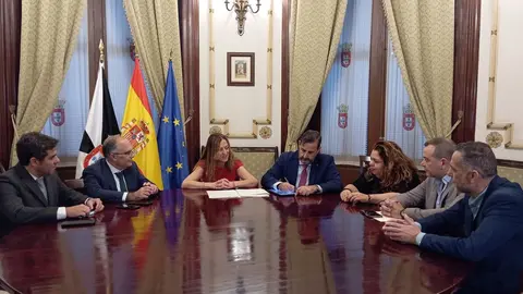 Un momento de la reuni&oacute;n celebrada en el Palacio de la Asamblea (CEDIDA) GAIT&Aacute;N BARCONES CONEJO P&Eacute;REZ