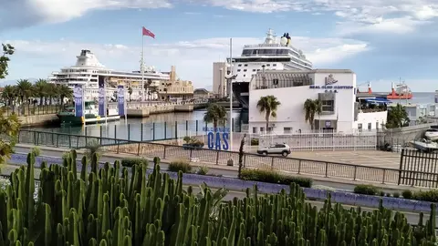 &laquo;Spirit of Discovery&raquo; y &laquo;Villa Vie Odyssey&raquo;