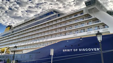 &laquo;Spirit of Discovery&raquo; y &laquo;Villa Vie Odyssey&raquo;