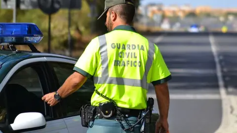 Agente de la Agrupaci&oacute;n de Tr&aacute;fico de la Guardia Civil (MINISTERIO DEL INTERIOR)
