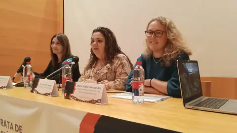 La delegada del Gobierno ha sido la encargada de inaugurar las jornadas 'Detr&aacute;s del Silencio' sobre la trata