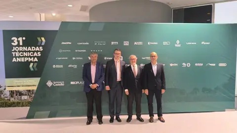 A la izquierda, Juan Manuel Garc&iacute;a Navarro, secretario t&eacute;cnico de ANEPMA, Luis de la Barrera, gerente de Servilimpce, Jes&uacute;s D&iacute;az, Presidente de Anepma e Ignacio Aguilar Vicepresidente de Anepma