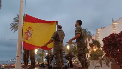 Ceuta&nbsp;honra&nbsp;a&nbsp;Fernando&nbsp;Leyba&nbsp;con&nbsp;un&nbsp;solemne&nbsp;arriado&nbsp;de&nbsp;bandera