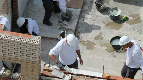  Trabajadores de la construcci&oacute;n/ Archivo 