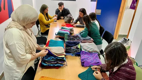 Calor humano de Ceuta para Valencia: mantas con mucho amor del IES 'Clara Campoamor' (C. A)
