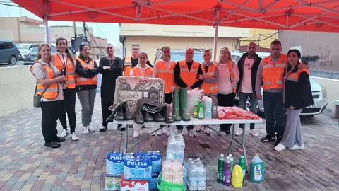 recogida de ayuda en el zoco de la barriada Pr&iacute;ncipe Alfonso