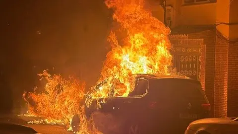 Incendio Erquicia veh&iacute;culos calcinados