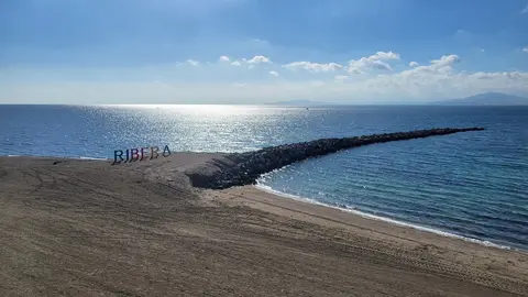 Playa de La Ribera, con poniente