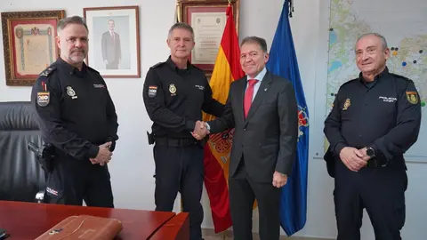 Reuni&oacute;n colaboraci&oacute;n COMCE y Polic&iacute;a / Cedida