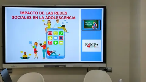 IMPACTO DE LAS REDES SOCIALES EN ADOLESCENTES